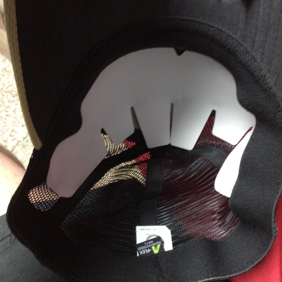 NHL PITTSBURGH PENGUINS new hat - Picture 3 of 4